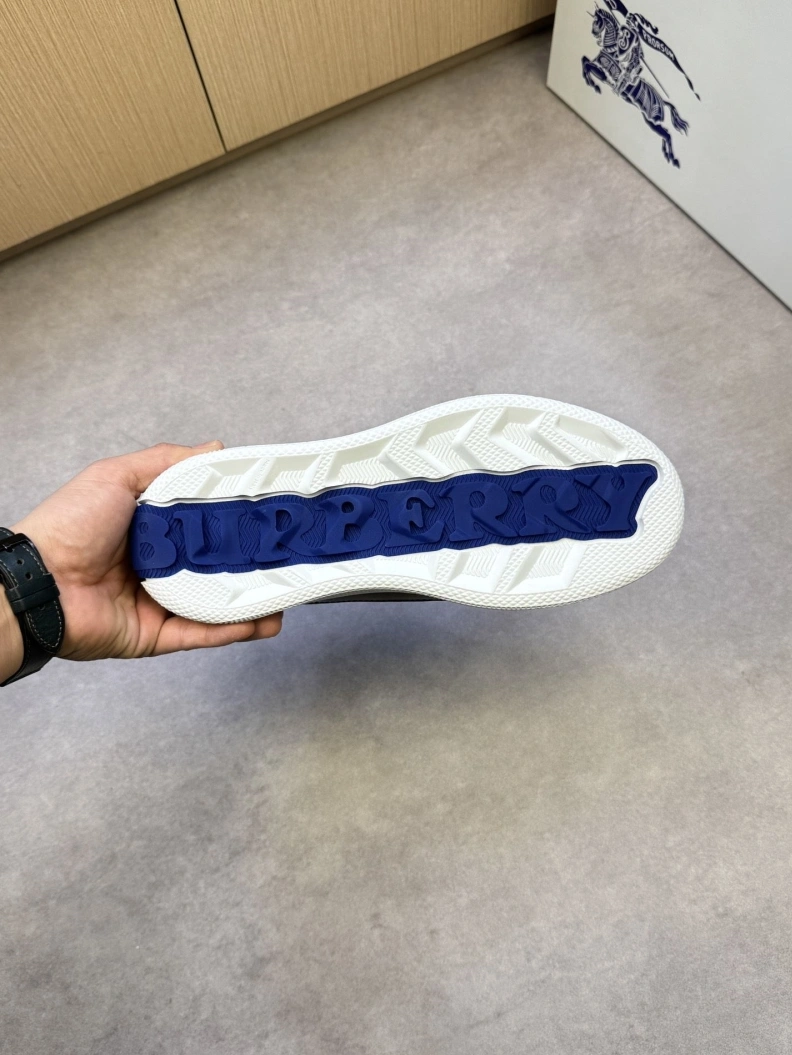 Sleek Bxrbxrry Sneakers 114402
