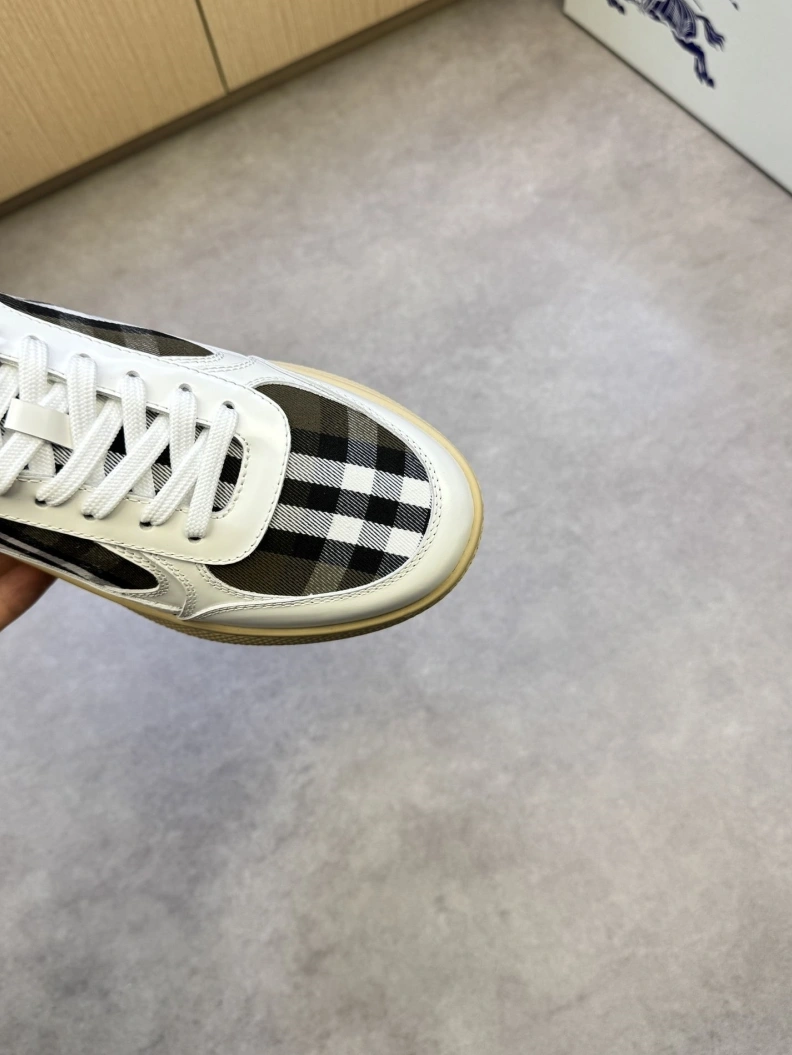Comfortable Bxrbxrry Sneakers 114399