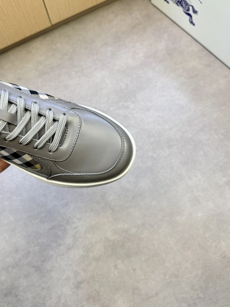 Resilient Bxrbxrry Sneakers 114391