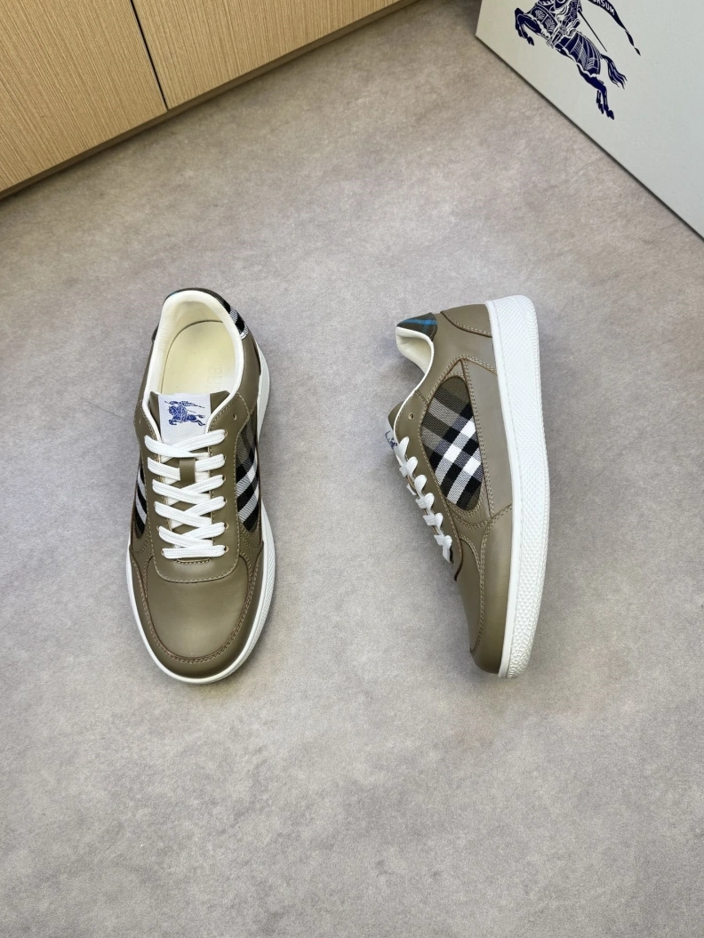 Versatile Bxrbxrry Sneakers 114387
