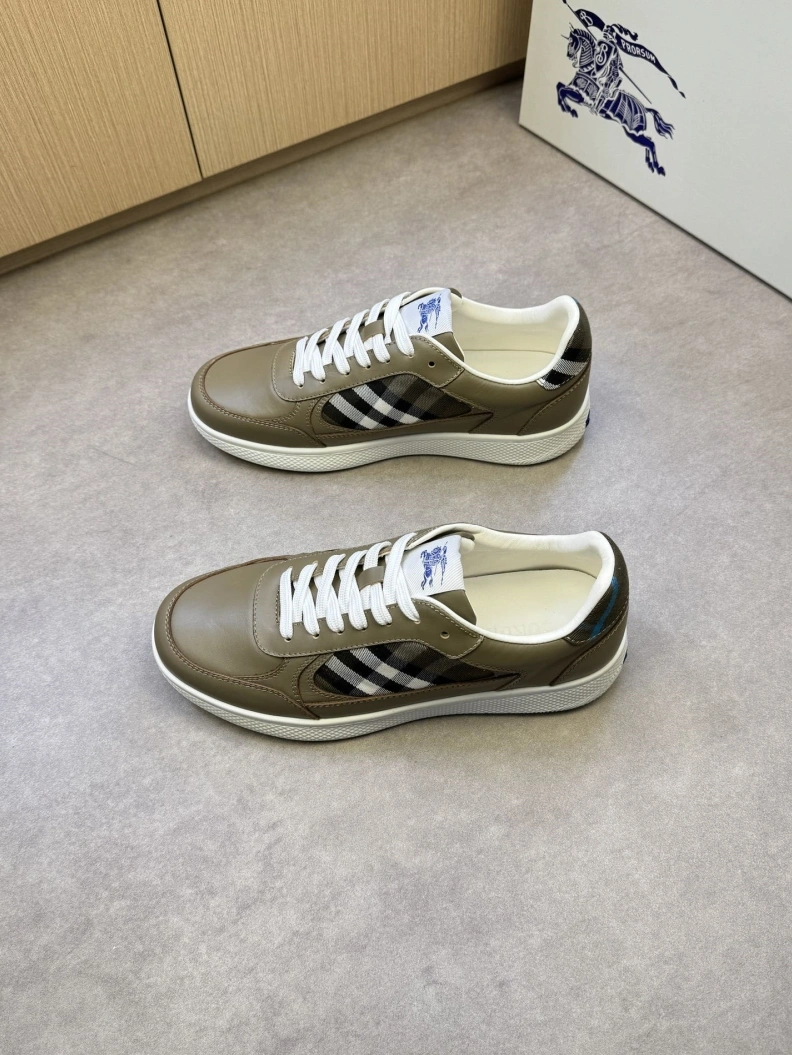 Versatile Bxrbxrry Sneakers 114387