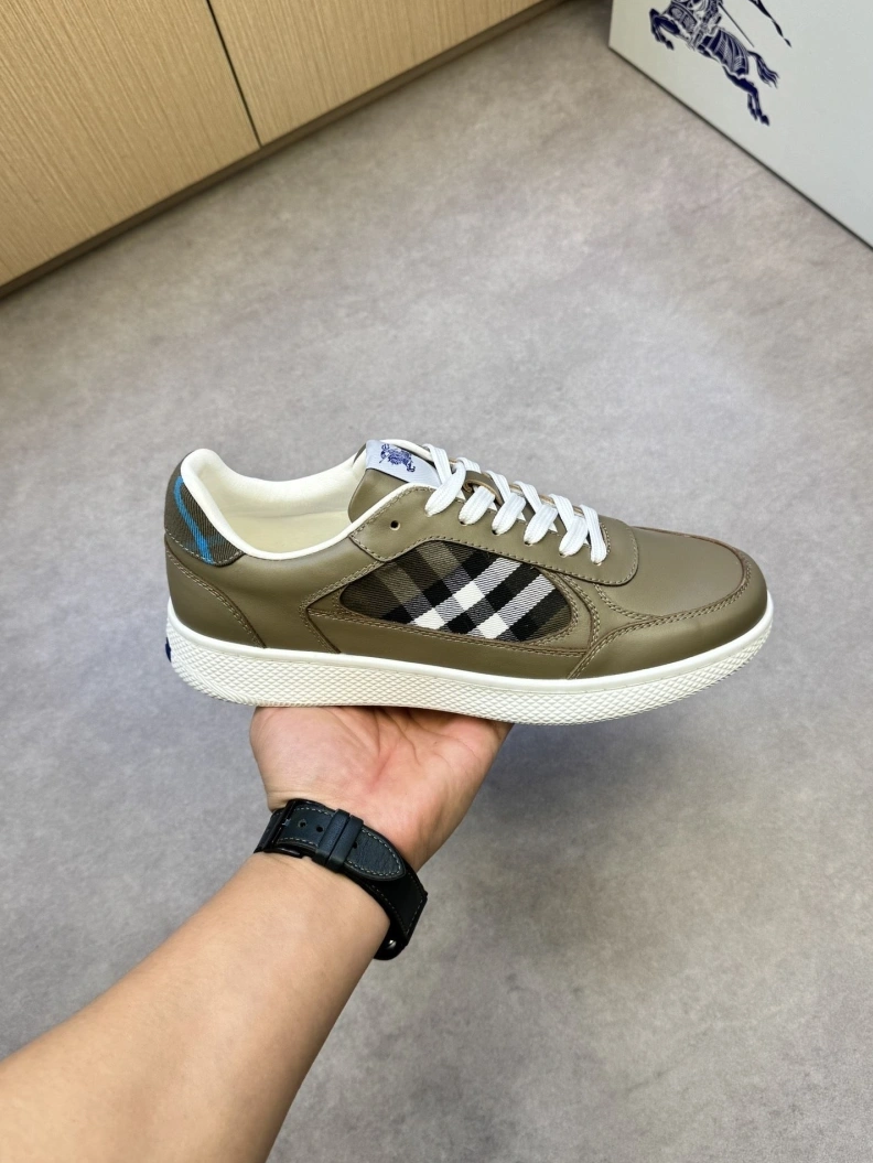 Versatile Bxrbxrry Sneakers 114387