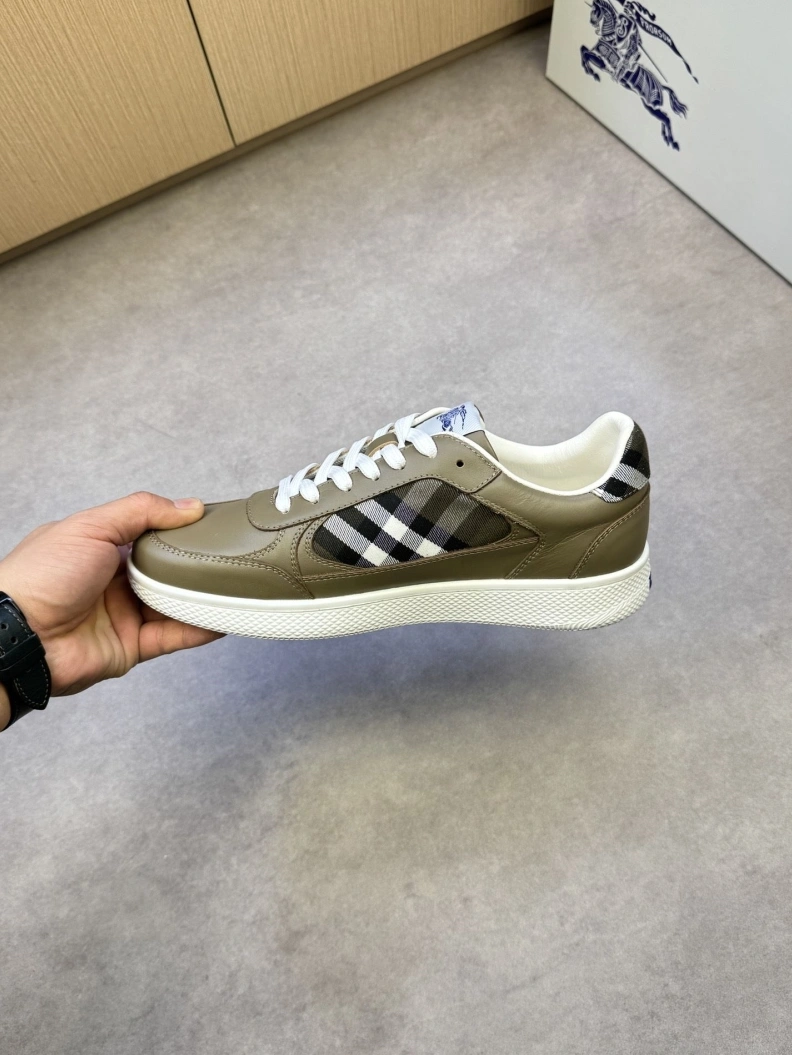 Versatile Bxrbxrry Sneakers 114387