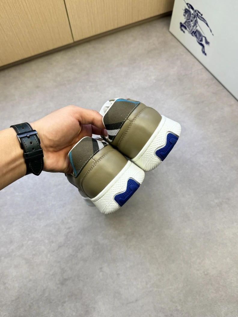 Versatile Bxrbxrry Sneakers 114387