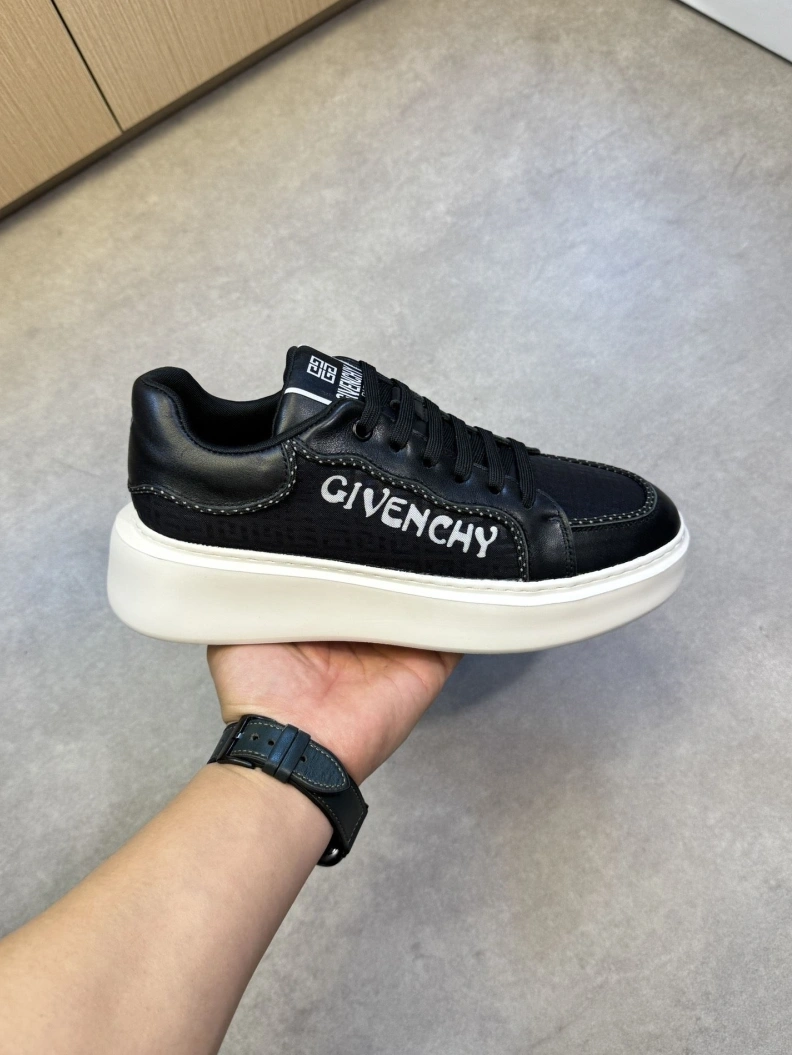 Gxvxnchy Sneakers Minimalist 151846