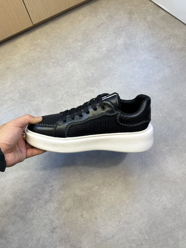 Gxvxnchy Sneakers Minimalist 151846