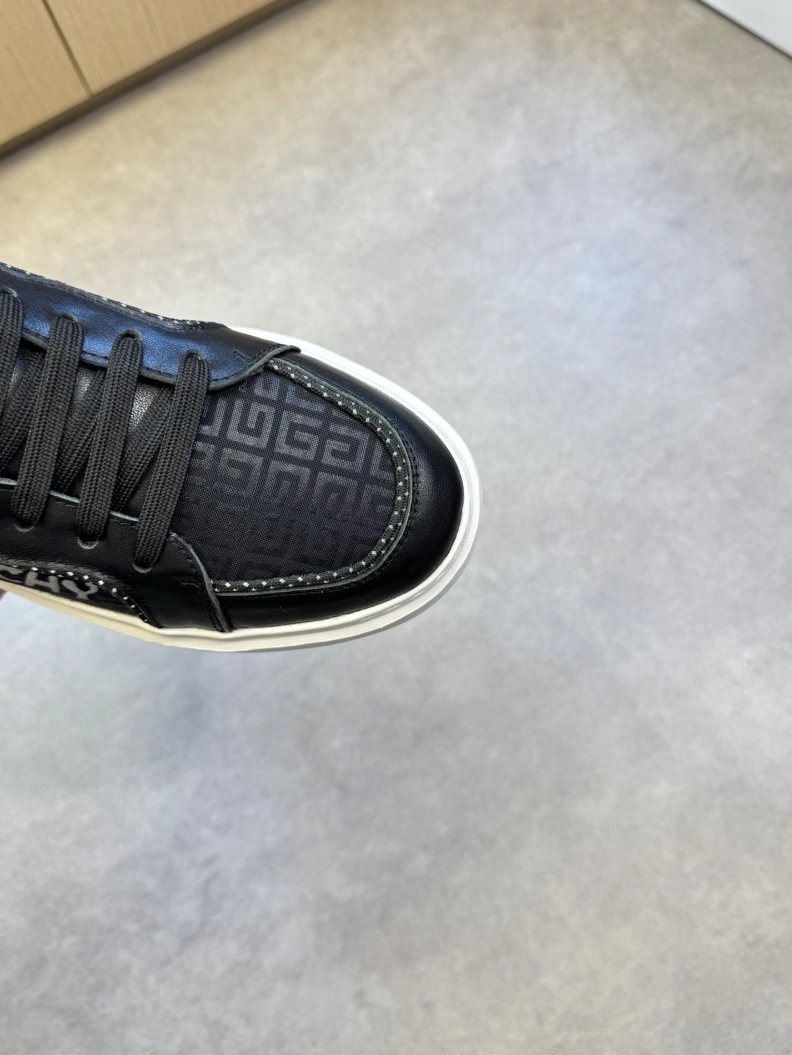 Gxvxnchy Sneakers Minimalist 151846