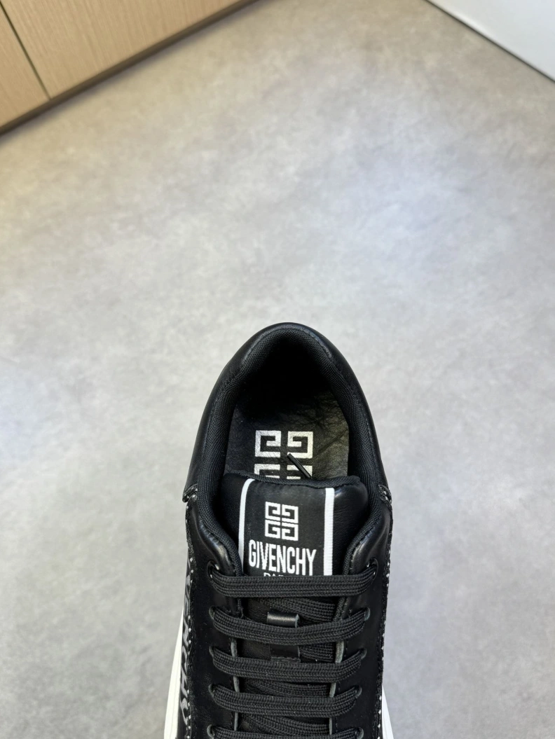 Gxvxnchy Sneakers Minimalist 151846
