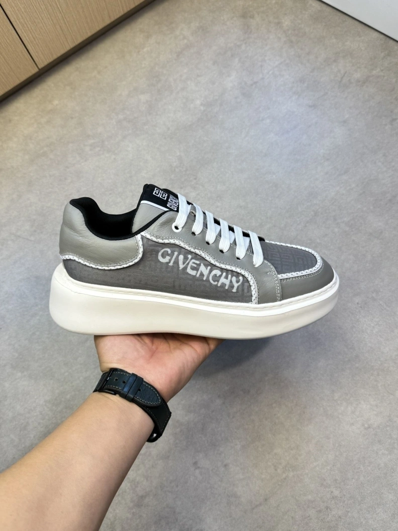 Gxvxnchy Sneakers Compact 151838