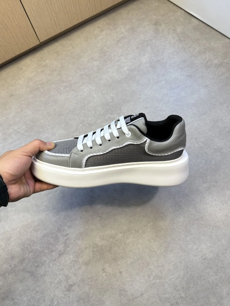 Gxvxnchy Sneakers Compact 151838