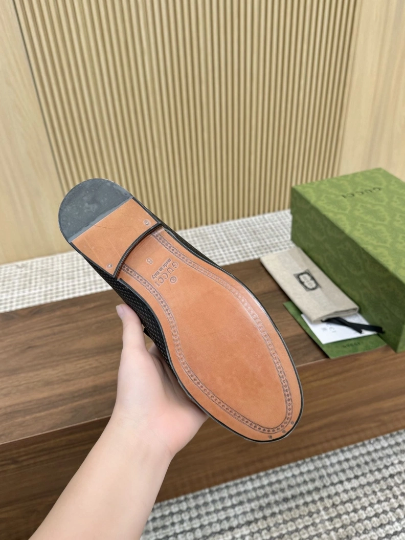 Flexible Gxccx Leather Shoes 155359