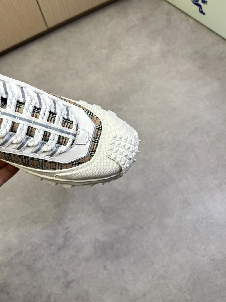 Bold Bxrbxrry Sneakers 114392