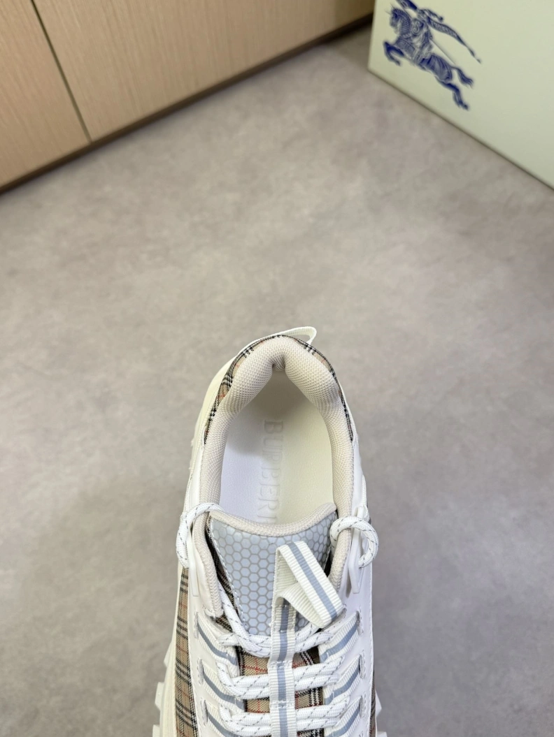 Bold Bxrbxrry Sneakers 114392