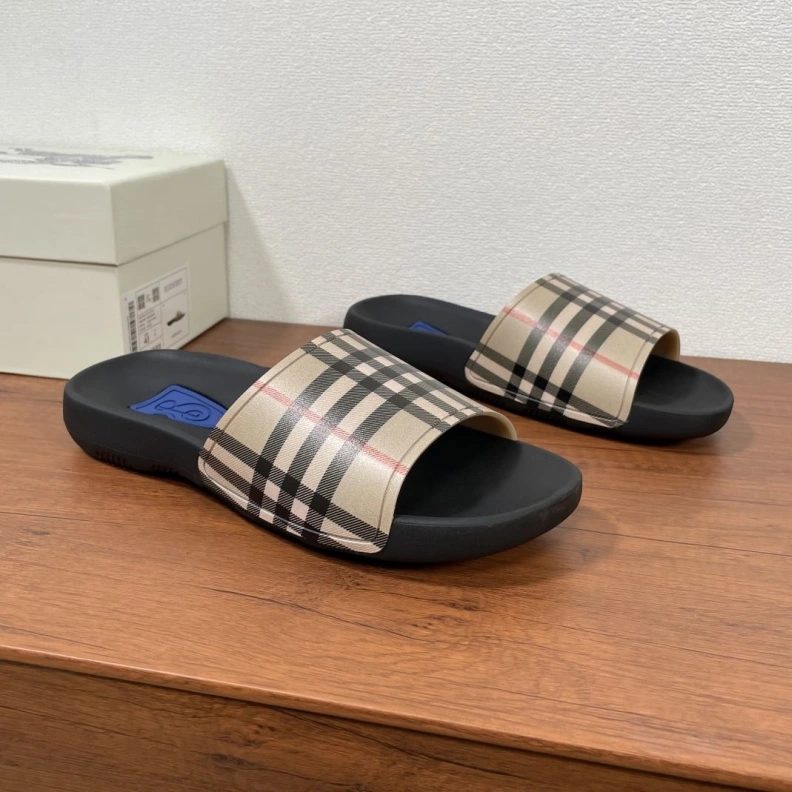 Versatile Bxrbxrry Slippers 114495