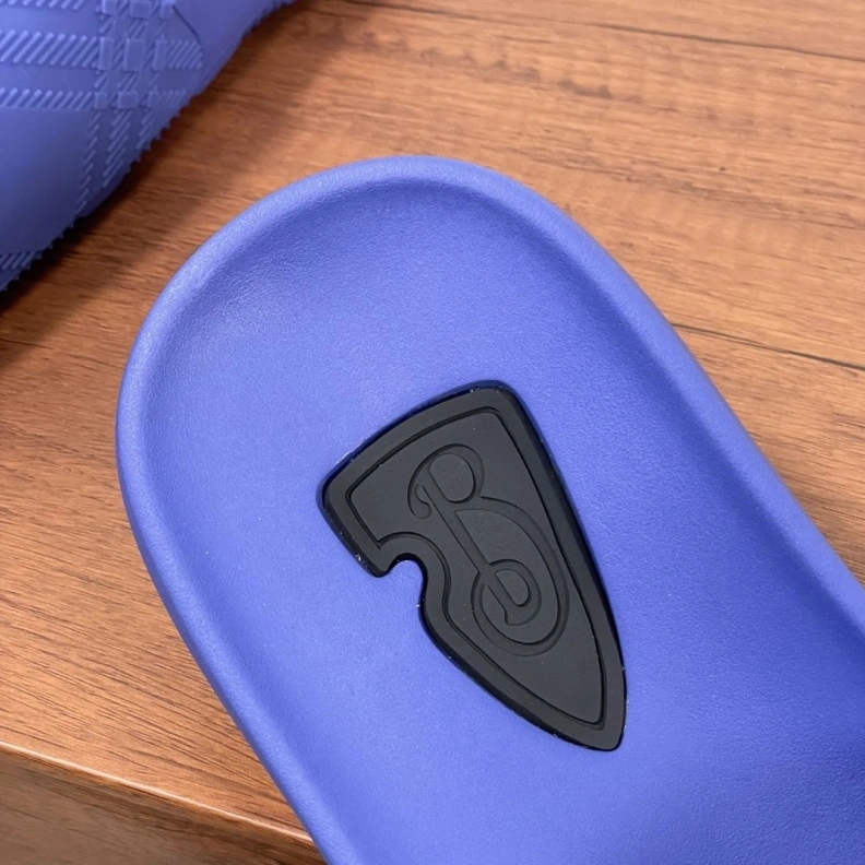 Modern Bxrbxrry Slippers 114487