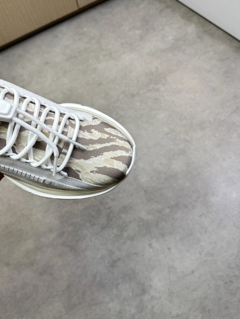 Affordable Gxvxnchy Sneakers 151839