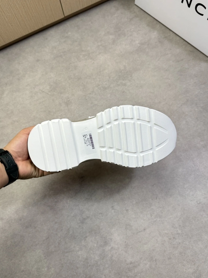 Affordable Gxvxnchy Sneakers 151839