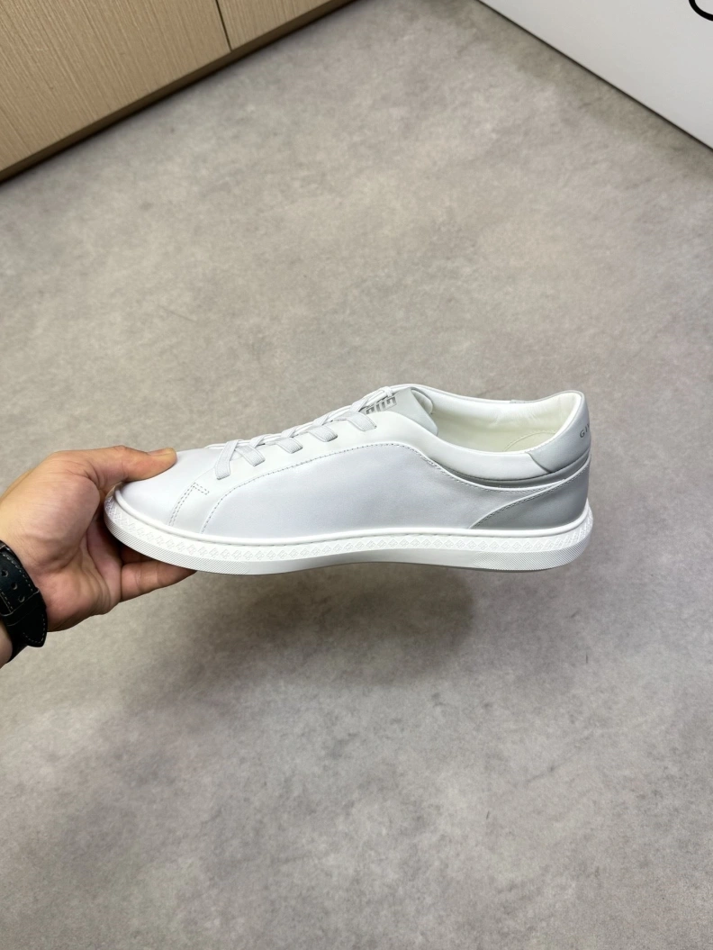 Efficient Gxvxnchy Sneakers 151854
