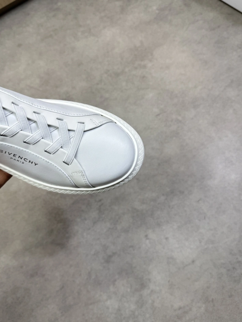 Efficient Gxvxnchy Sneakers 151854