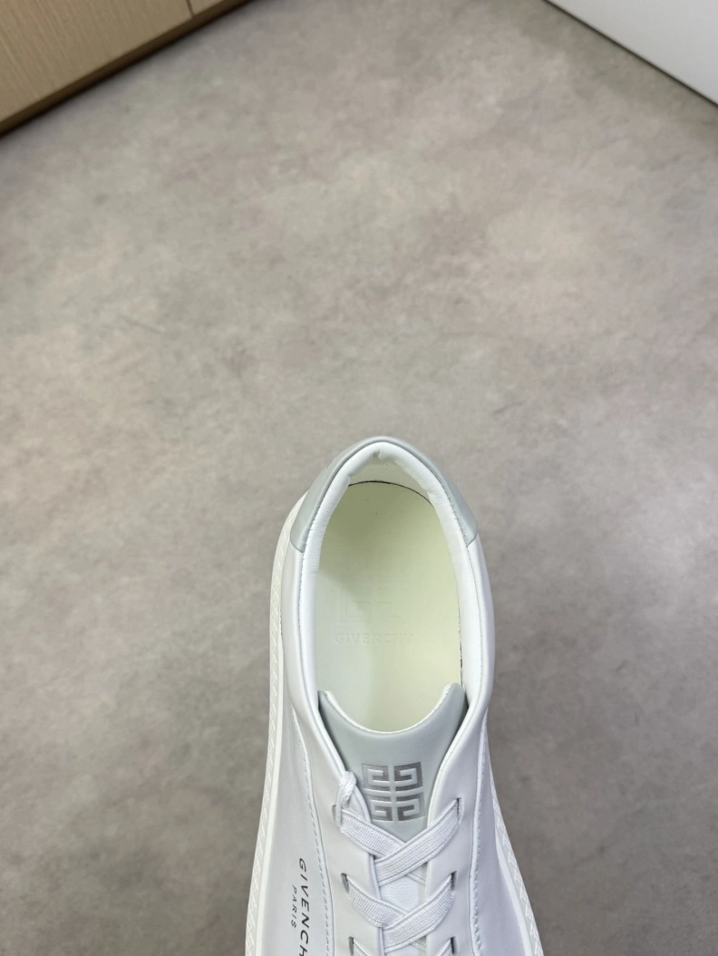 Efficient Gxvxnchy Sneakers 151854
