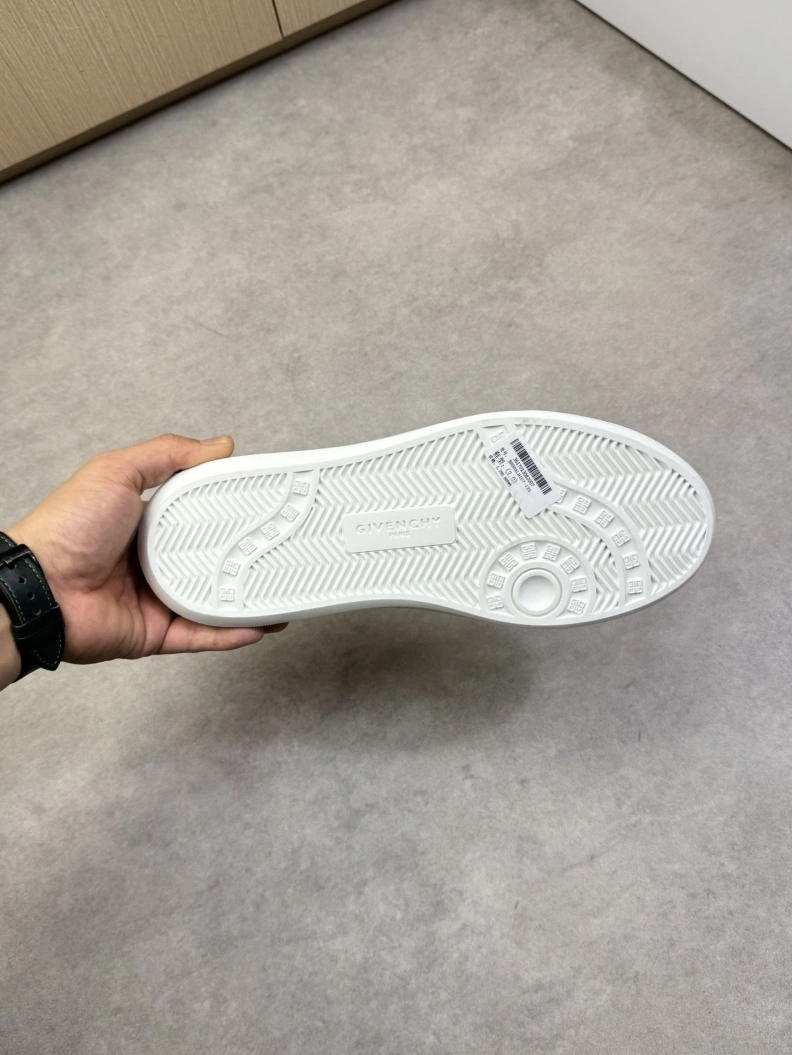 Efficient Gxvxnchy Sneakers 151854