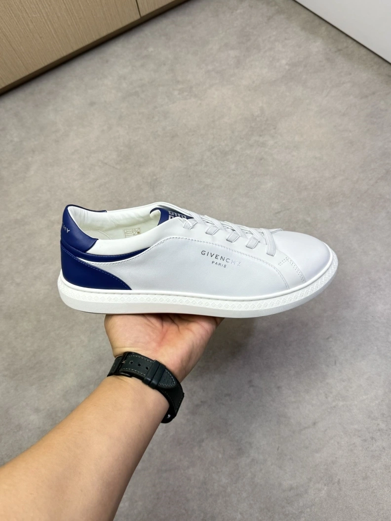 Bold Gxvxnchy Sneakers 151834