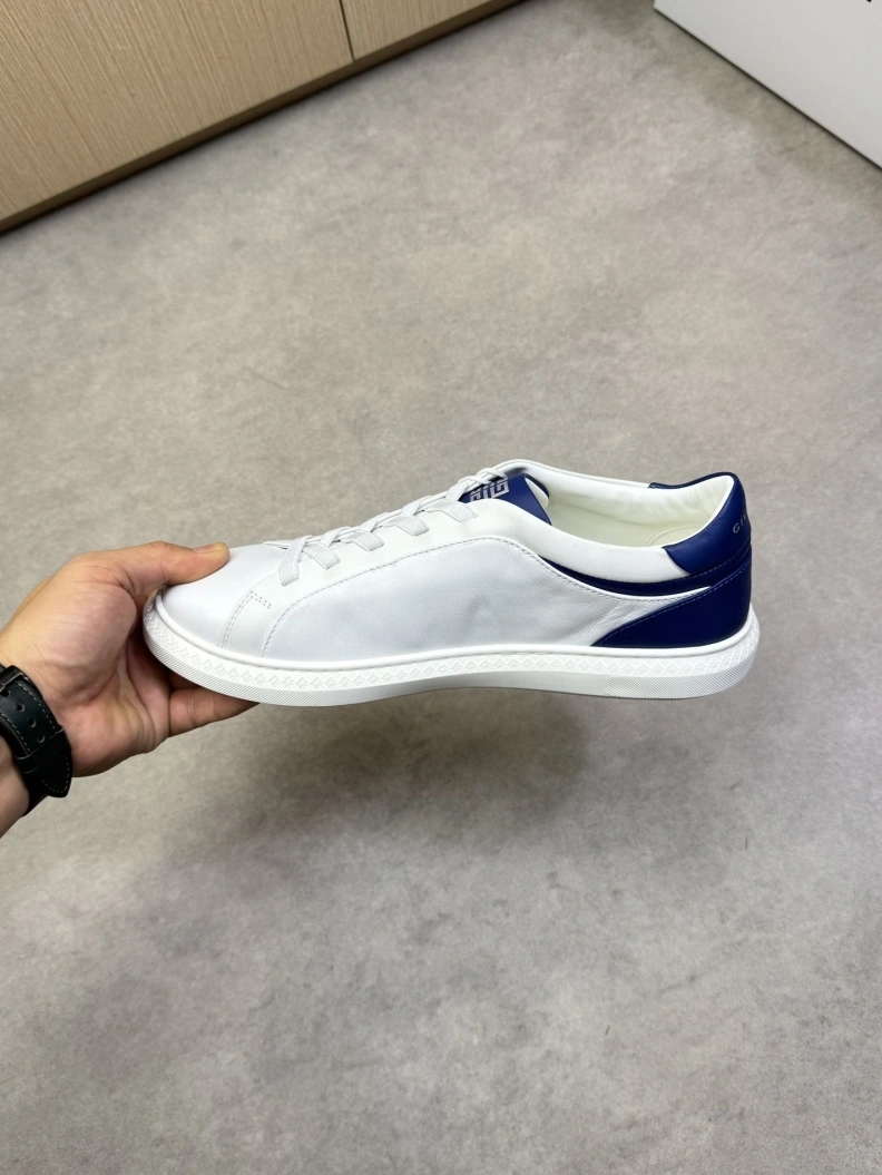 Bold Gxvxnchy Sneakers 151834