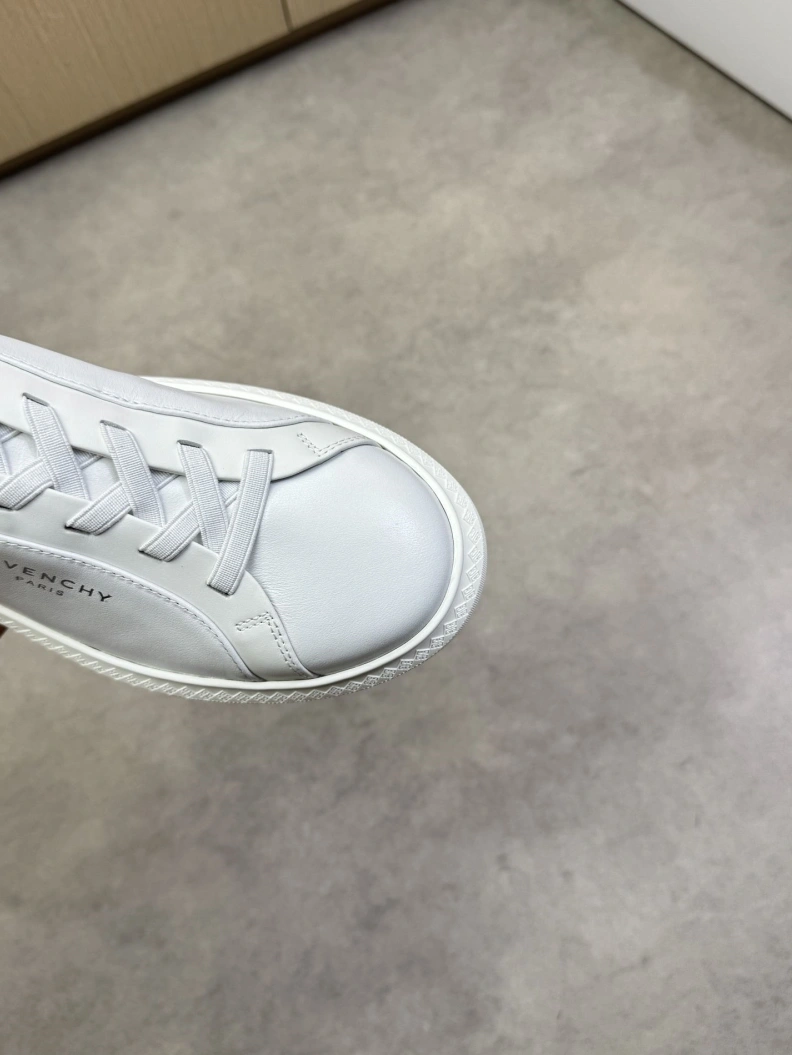 Bold Gxvxnchy Sneakers 151834