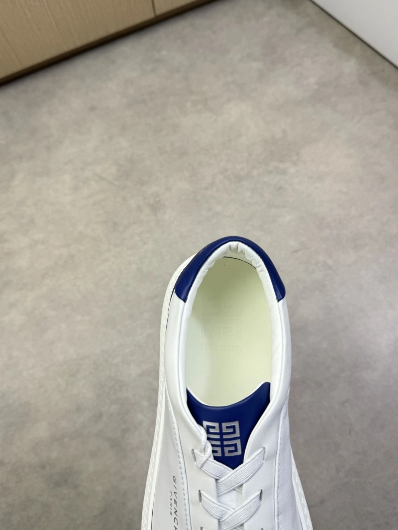 Bold Gxvxnchy Sneakers 151834