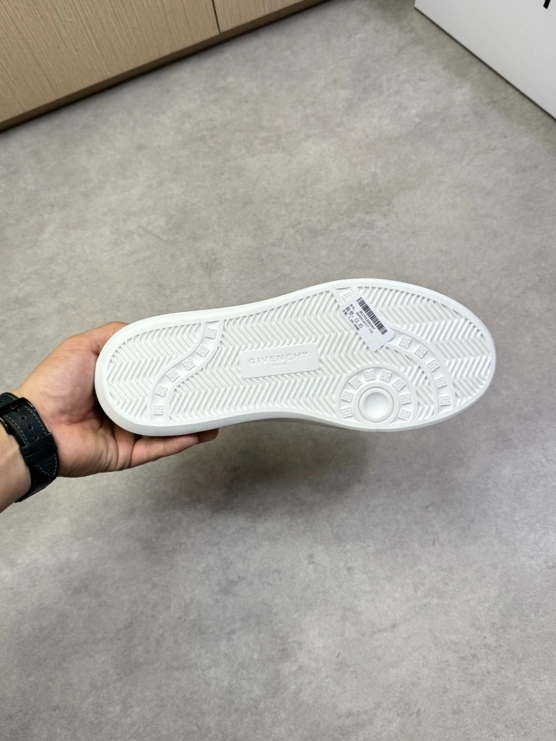 Bold Gxvxnchy Sneakers 151834