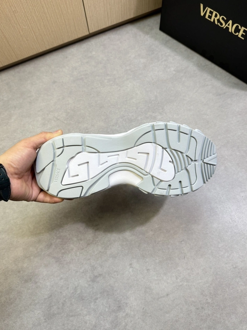 Stylish Gxvxnchy Sneakers 151849