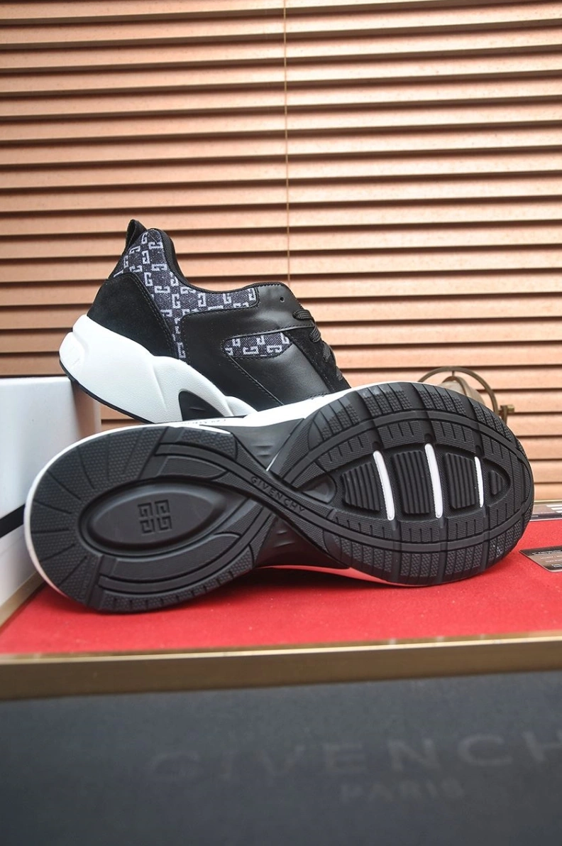 Gxvxnchy Sneakers EasyMatch 151843