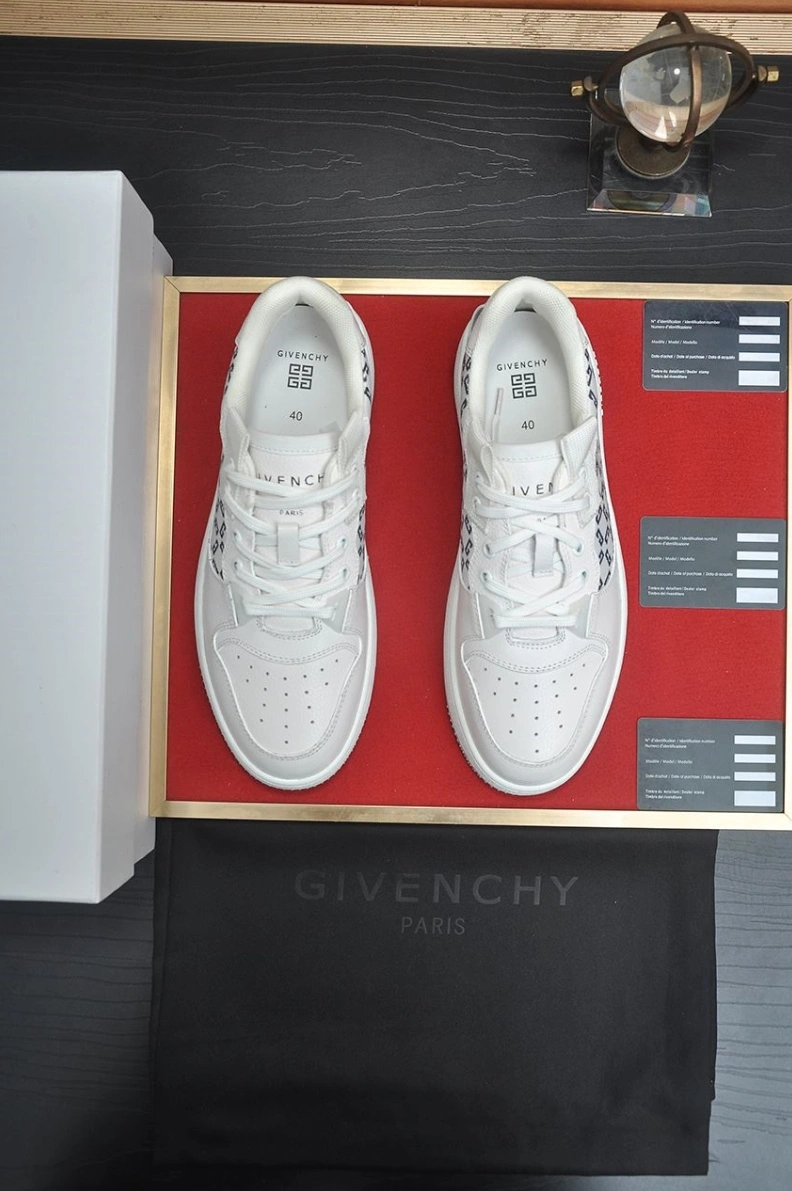 Gxvxnchy Sneakers Popular 151860