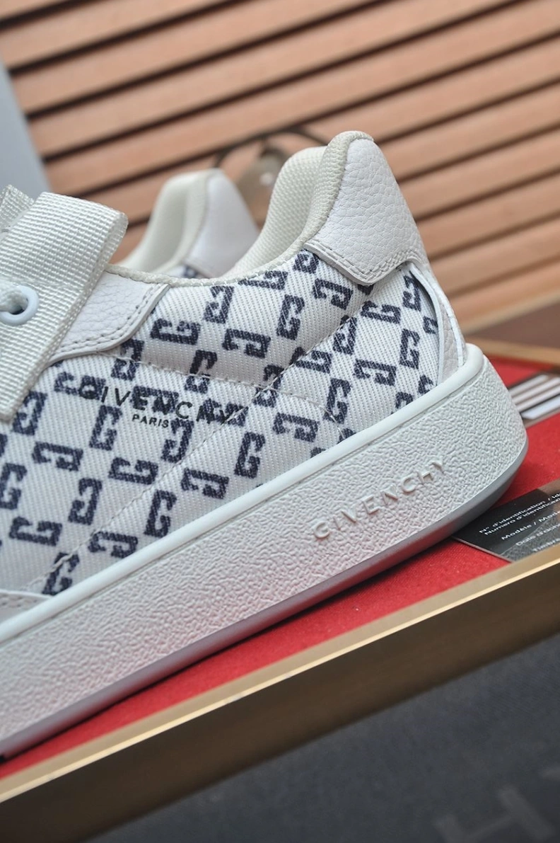 Gxvxnchy Sneakers Popular 151860