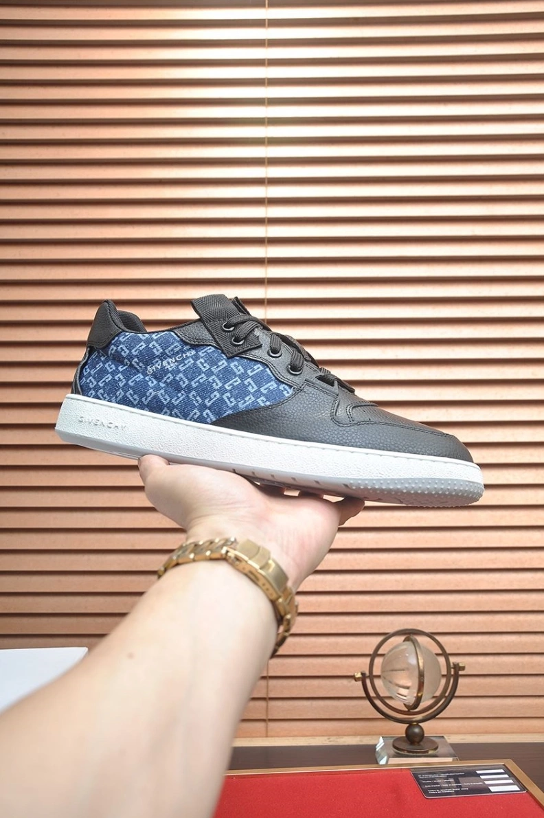 Gxvxnchy Sneakers Sophisticated 151832