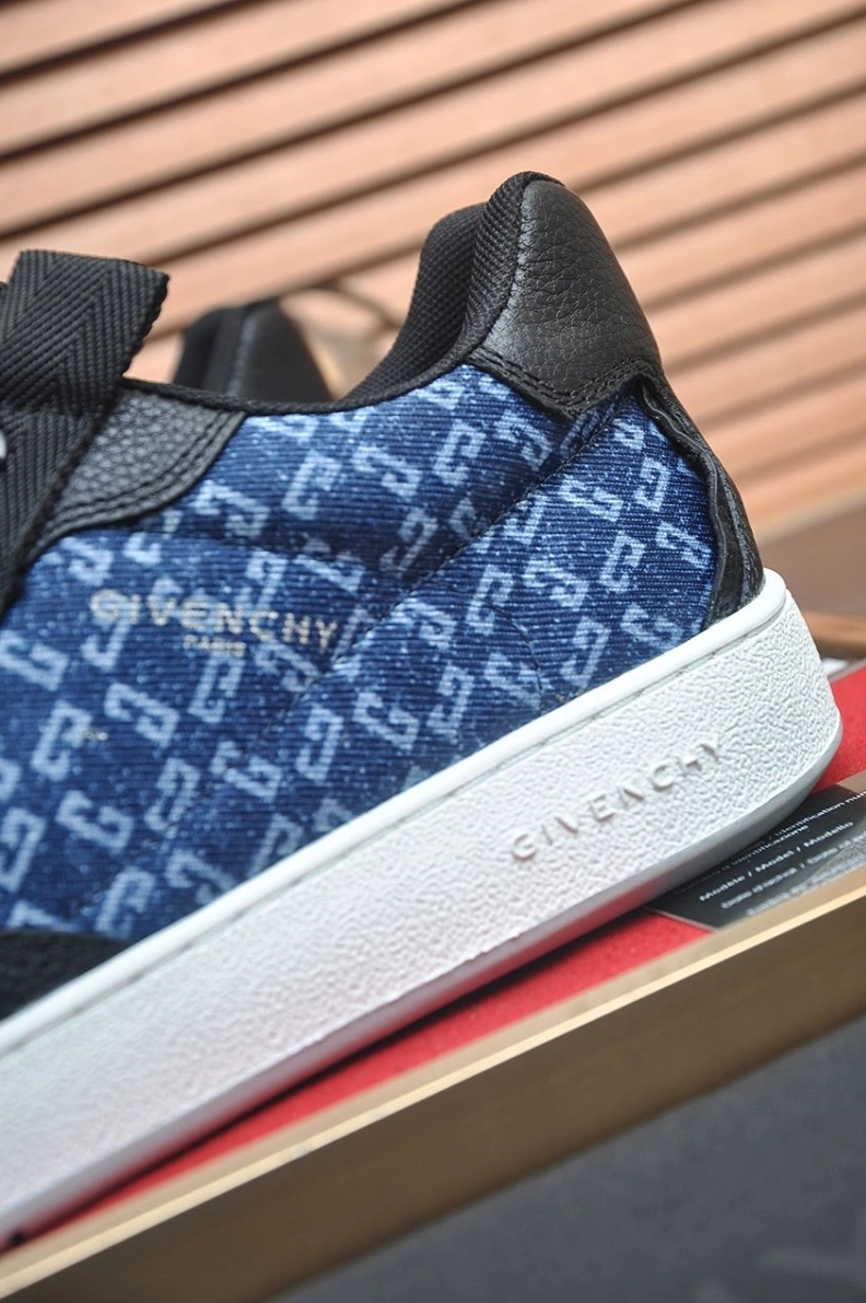 Gxvxnchy Sneakers Sophisticated 151832