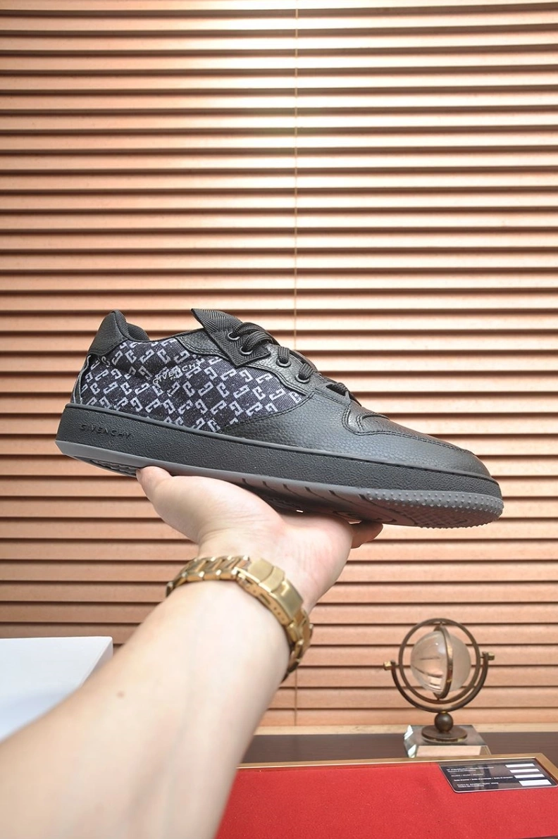 Soft Gxvxnchy Sneakers 151831