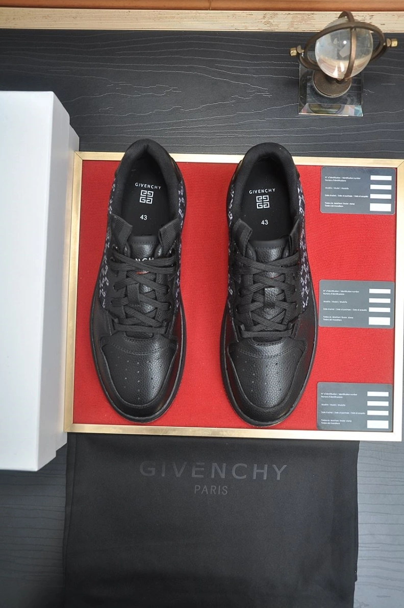 Soft Gxvxnchy Sneakers 151831