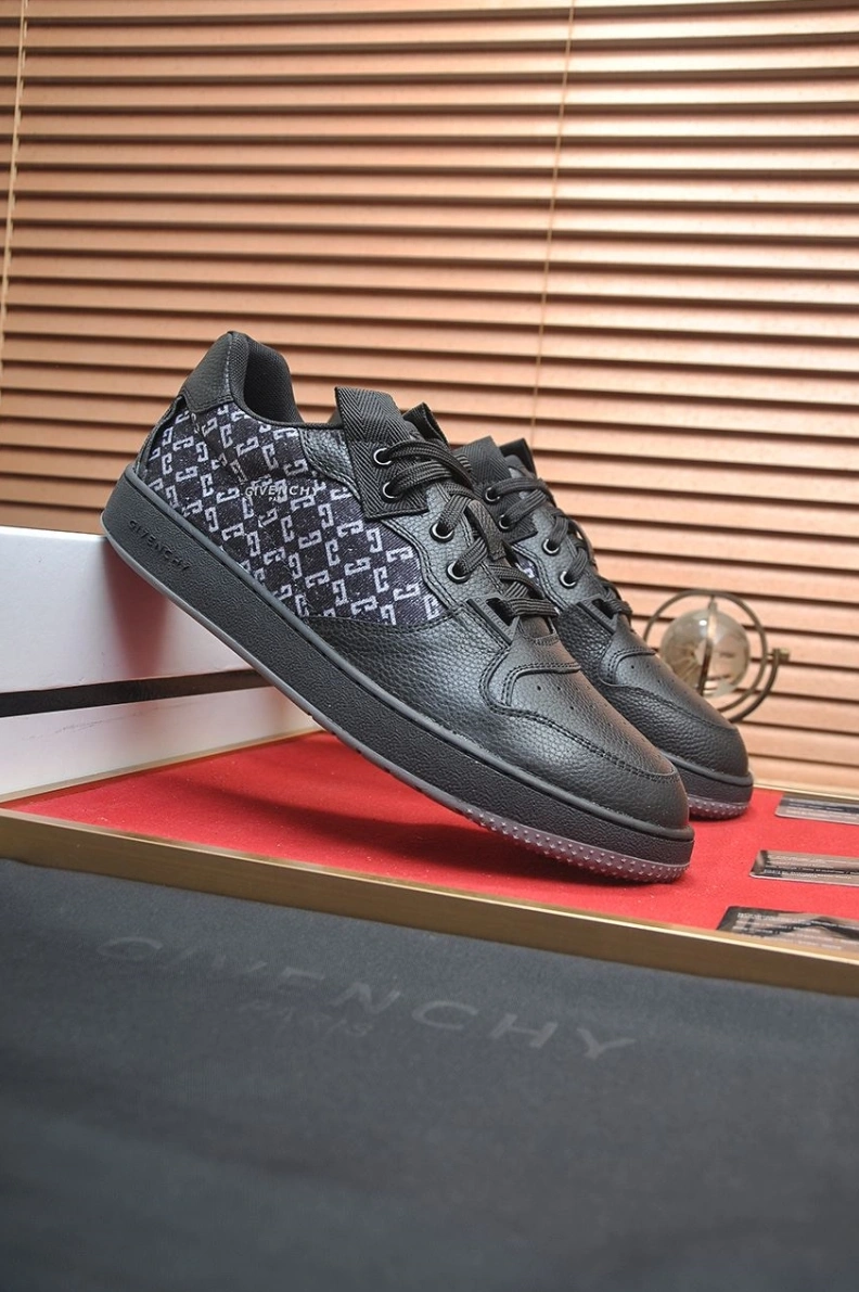 Soft Gxvxnchy Sneakers 151831