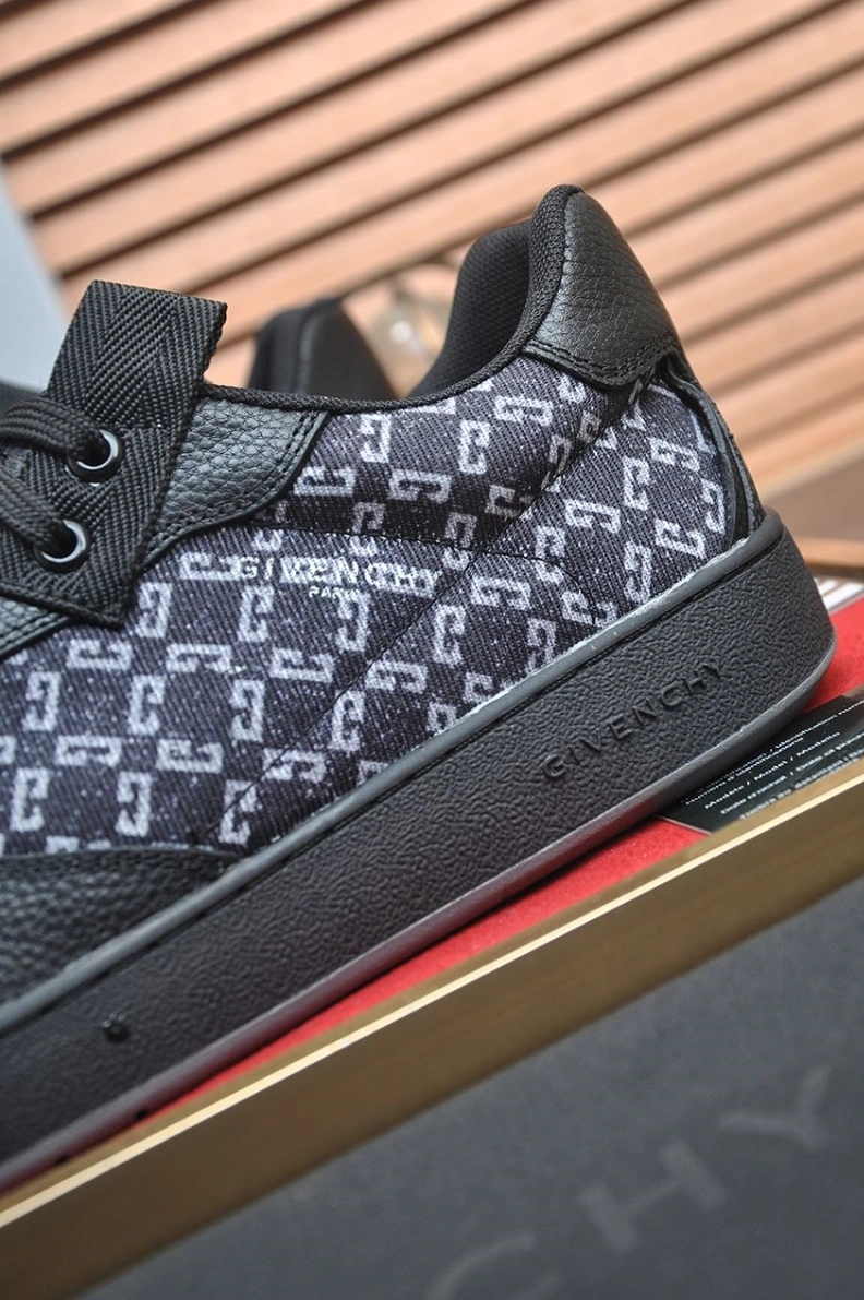Soft Gxvxnchy Sneakers 151831