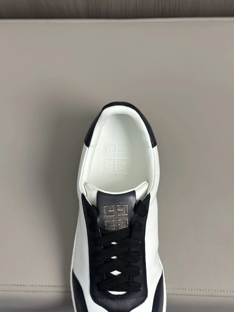 Efficient Gxvxnchy Sneakers 151829