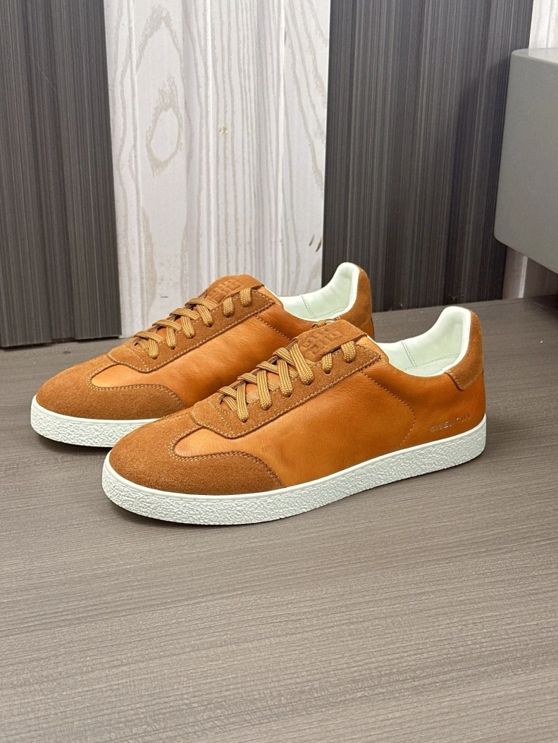 Gxvxnchy Sneakers DailyWear 151830