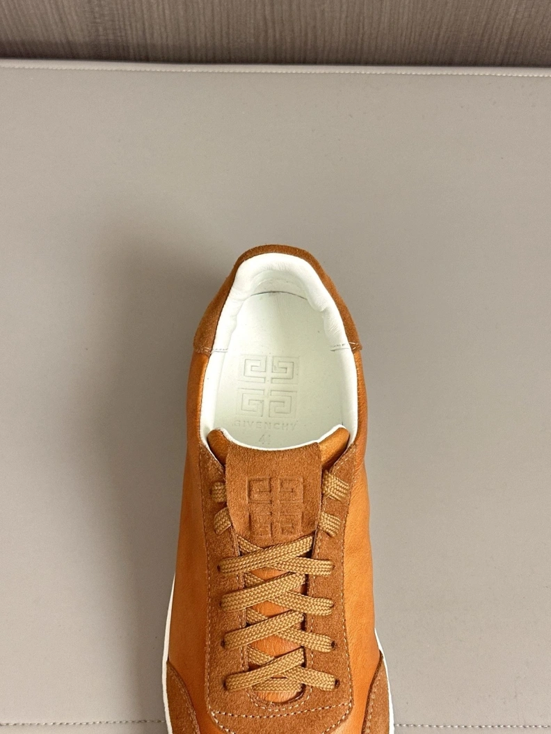 Gxvxnchy Sneakers DailyWear 151830