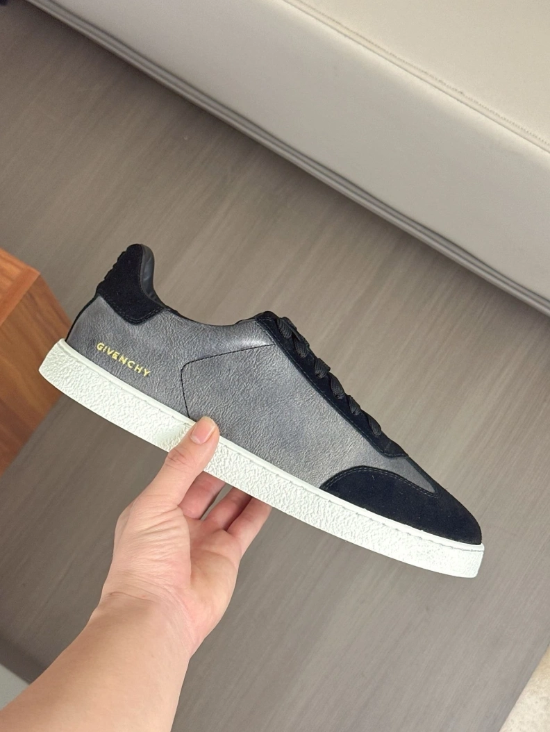Reliable Gxvxnchy Sneakers 151826