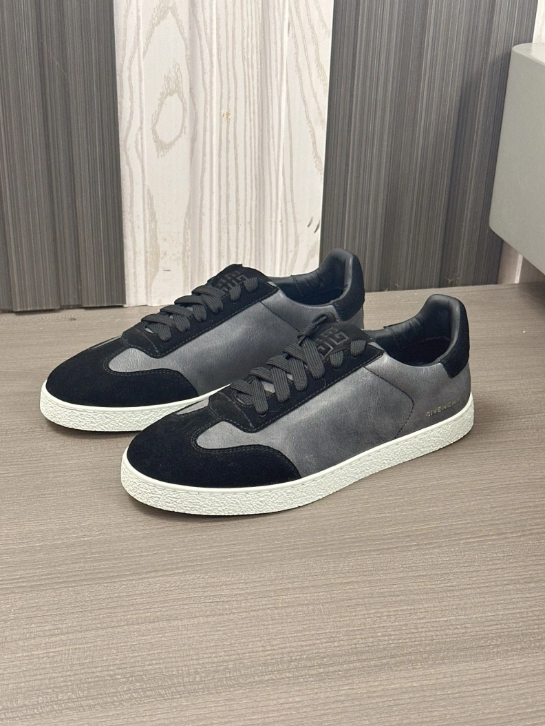 Reliable Gxvxnchy Sneakers 151826