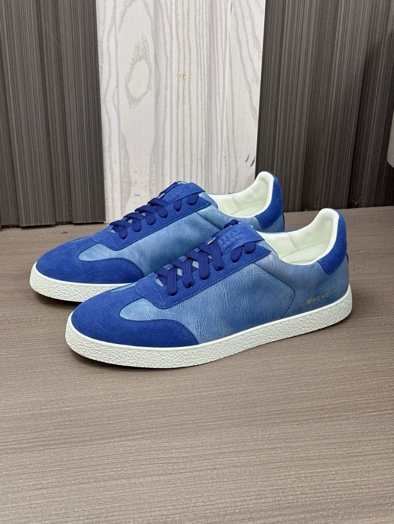 Cozy Gxvxnchy Sneakers 151825