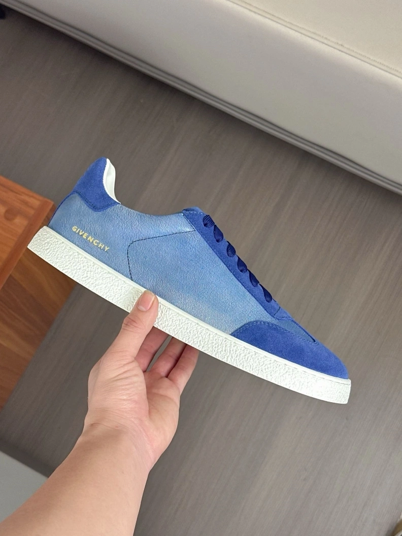 Cozy Gxvxnchy Sneakers 151825