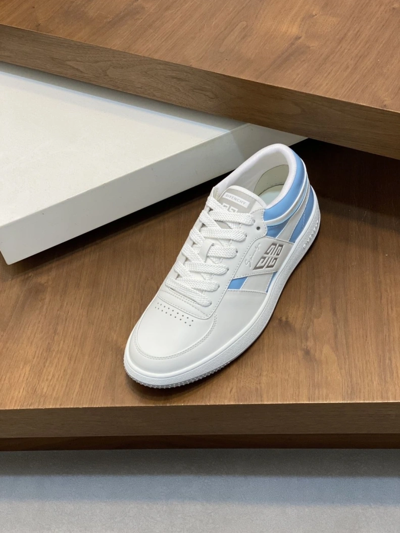 Gxvxnchy Sneakers Unique 151824