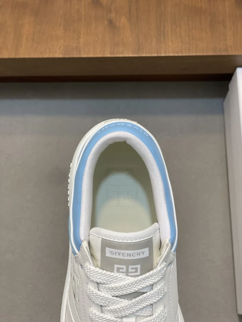 Gxvxnchy Sneakers Unique 151824