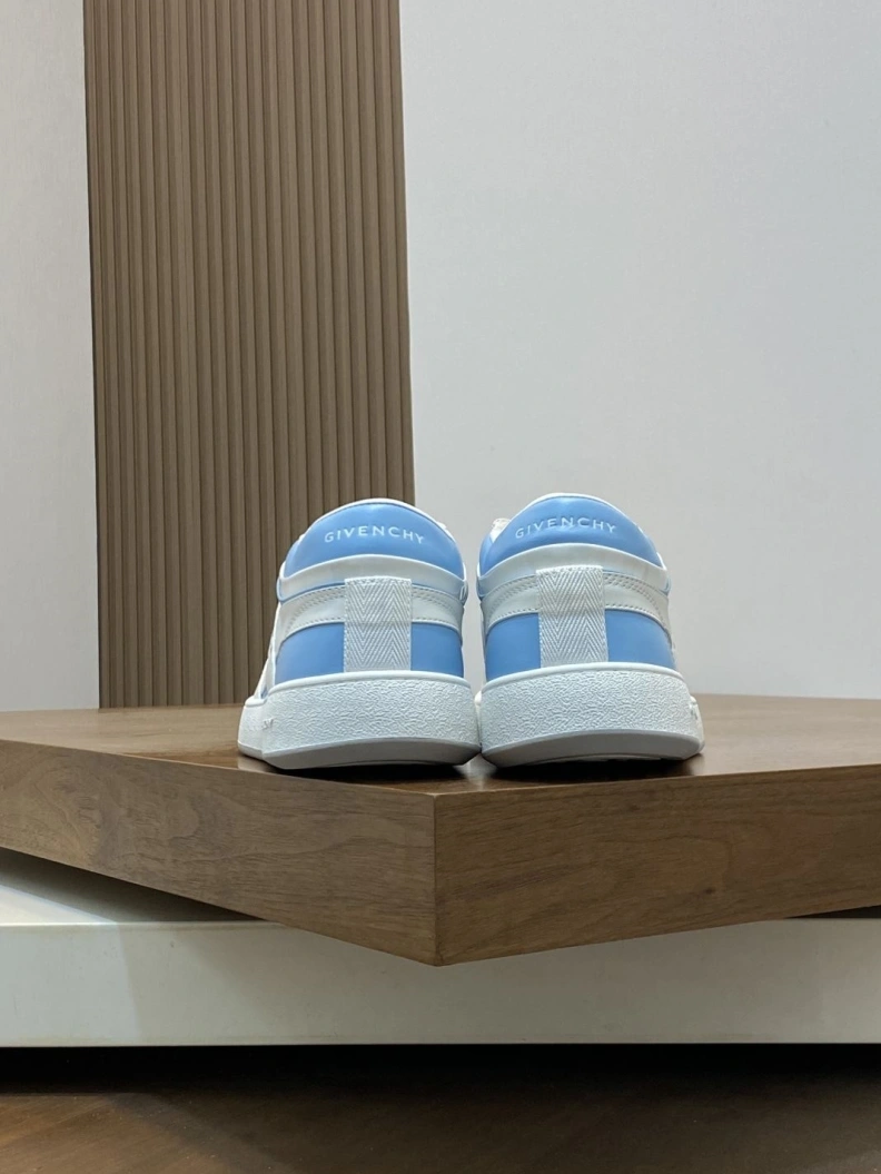 Gxvxnchy Sneakers Unique 151824